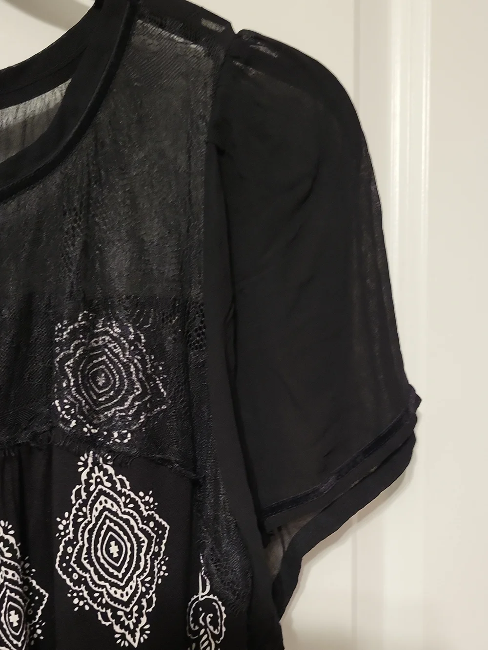 Bila Woman's Lace Top/sleeves & Rayon Blouse. XXL, BLK/CRM, NWT.